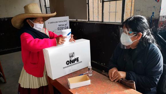 Este domingo 4 de diciembre se realizan las elecciones de segunda vuelta en aquellas regiones en las que ningún candidato llegó al 30%. (Foto: ONPE) | Foto: Andina