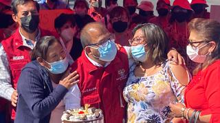 Alcalde de Arequipa festeja cumpleaños en obra y celebrará otro a lo grande
