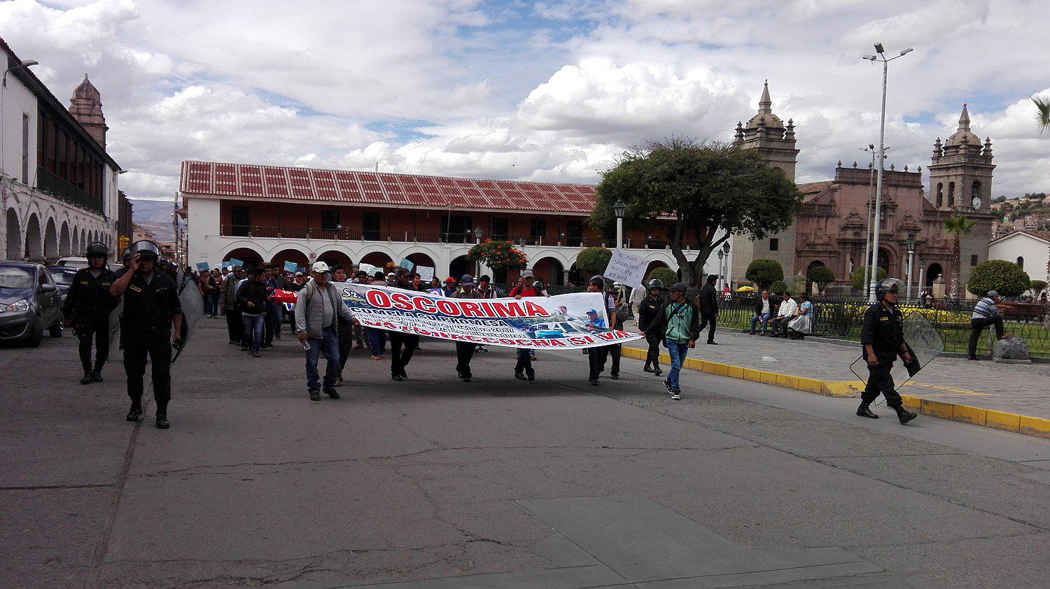 Vinchos marcha exigiendo proyecto Ustunaccocha al gobierno regional 