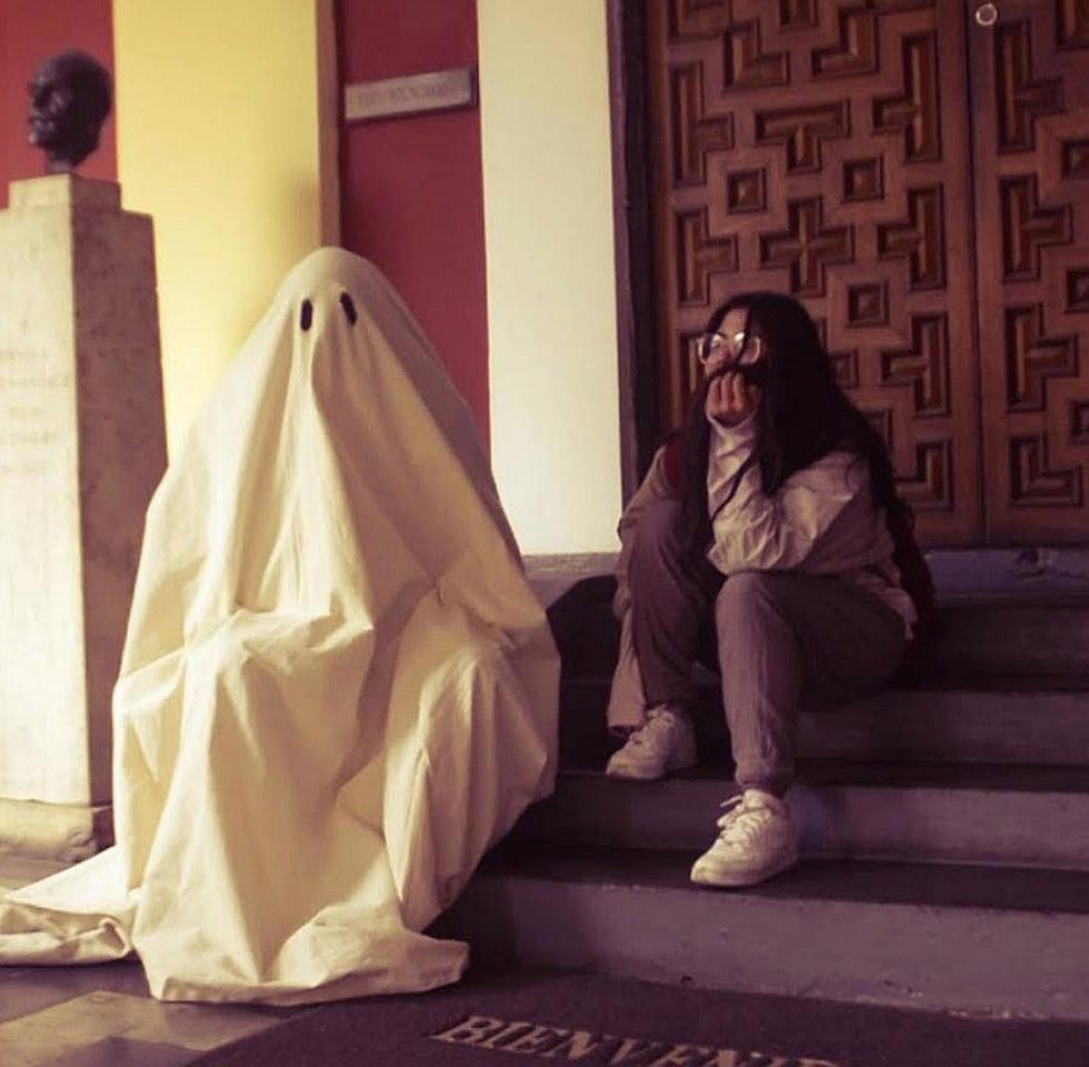 Artistas exponen trabajos que reescriben la historia de la Escuela de Bellas Artes