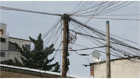 Huancayo: ​'Telaraña' de cables amenazan la ciudad