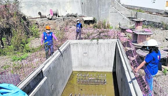 Personal de la Defensoría del Pueblo de Piura visitó las obras e informó que material se estaría malogrando y afectando las estructuras de los establecimientos de salud.