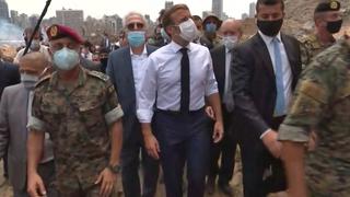 Emmanuel Macron promete ayuda al Líbano y visita el puerto de Beirut