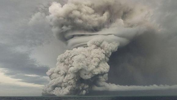 Tsunami en Tonga tras la erupción de un volcán submarino. (Crédito: SERVICIO GEOLOGICO DE TONGA).