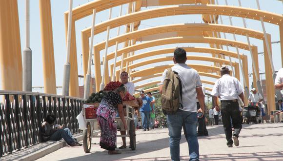 Puente San Miguel convertido en lugar para ambulantes (VIDEO)