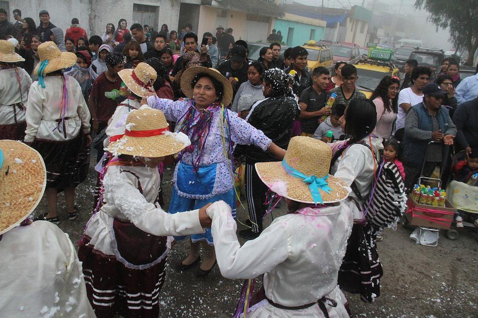 ​Cientos festejaron el viejo carnaval loncco de Cayma