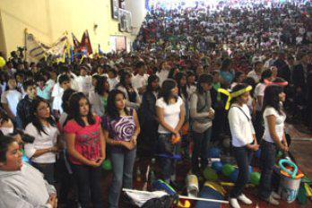 Jóvenes, enamorados
 de Jesús