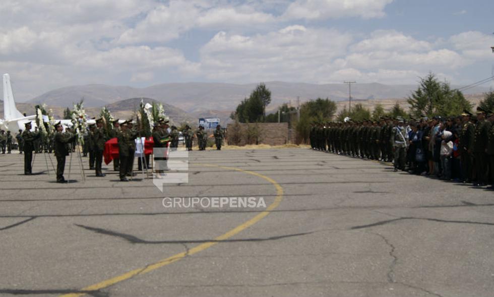 Restos de Téc.3 EP  Johny Amador Huatarongo llegan a cuartel de Huancayo 
