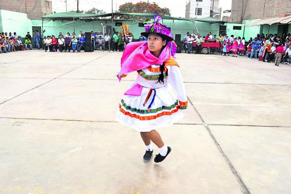 Realizan competencia de pastores y huaylías
