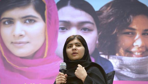 Malala Yousafzai se reúne con la reina Isabel II