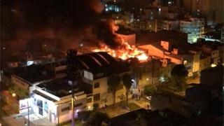 Se registra un incendio en la avenida Brasil, en Jesús María (VIDEO)
