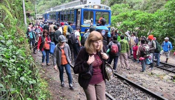 Huelga de maestros: Extraen rieles e interrumpen el paso a Machu Picchu