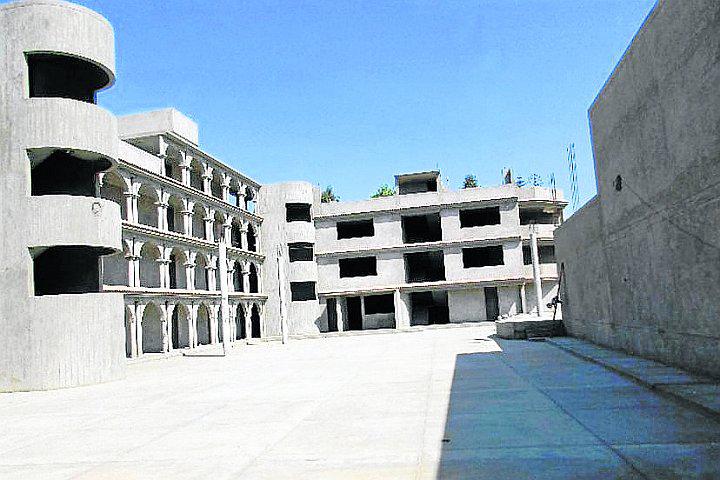 Subastarán fundos, hoteles y terrenos para recuperar deuda tributaria