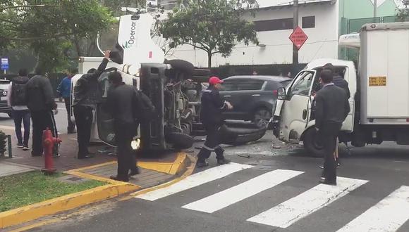  Choque de camiones deja al menos dos heridos en San Isidro (VIDEO) 