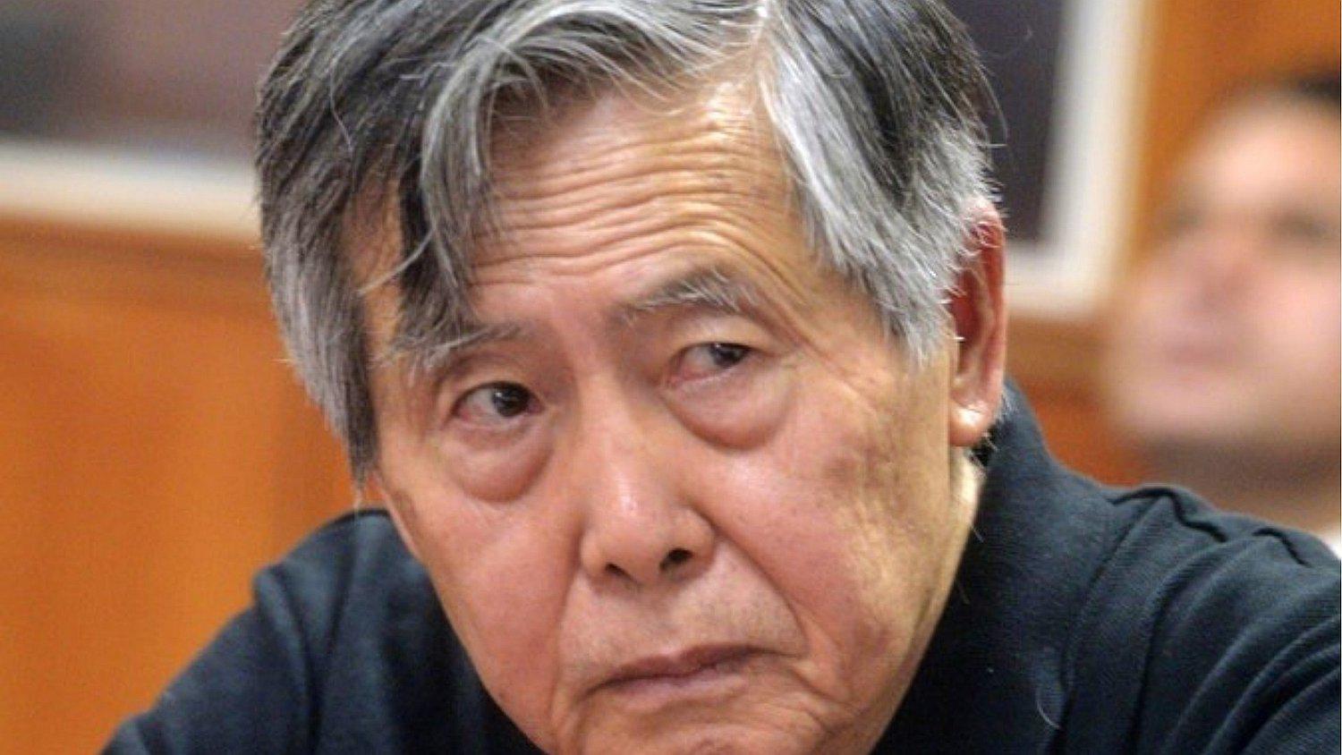 Alberto Fujimori es trasladado de emergencia a clínica local (VIDEO)