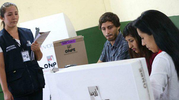 ¿Está prohibido tomar imágenes en las cámaras secretas de votación?
