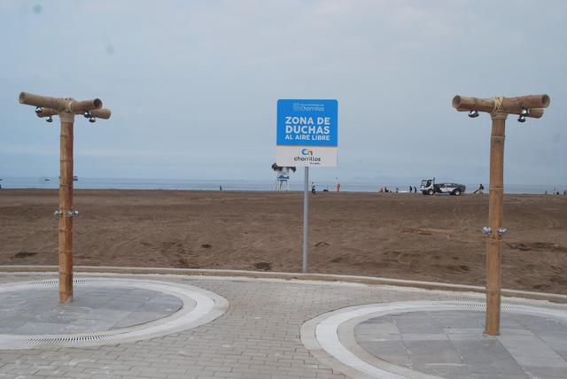 Así lucían las duchas antes de ser robadas. La comuna informó que en los próximos días repondrán todo lo sustraído. (Foto: Municipalidad de Chorrillos)