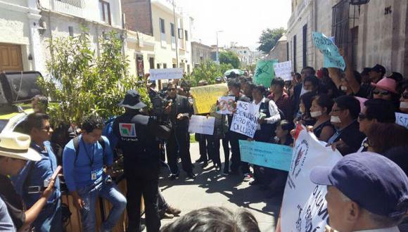 Periodistas marcharon respaldando a colegas Zenaida Condori y Julio Ancalle