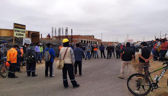 ​Obreros protestan por implementos y sueldos