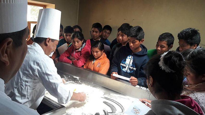 Brindan apoyo a niños del albergue Munaychay en Urubamba - Cusco 