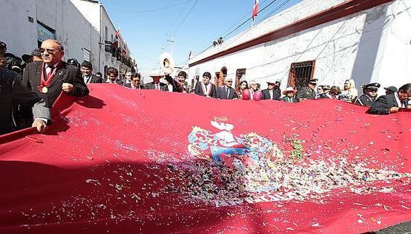 Estandarte y Bandera de Arequipa  se lució en las calles 