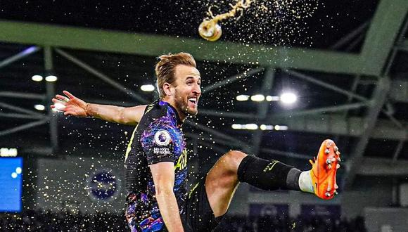 Harry Kane celebró gol con Tottenham pateando una botella. (Foto: EFE)
