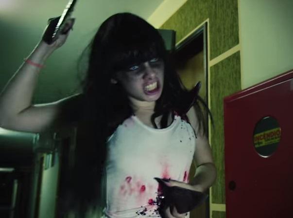 Viral: Terrorífica broma de "loca asesina" causa sensación en Youtube (VIDEO)