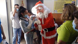 Navidad: Entregan regalos a niños internados en hospital de Chimbote (FOTOS)