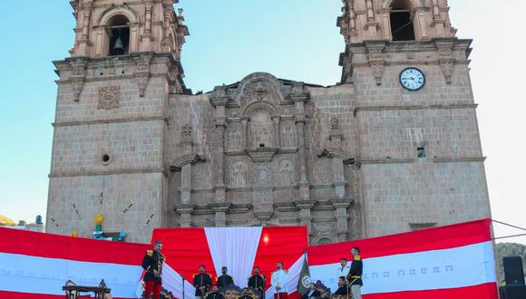 Actividad se desarrolló en la Plaza Mayor de Puno ante un nutrido público. Foto/Difusión.
