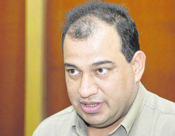 Ex secretario de César trelles quiere volver