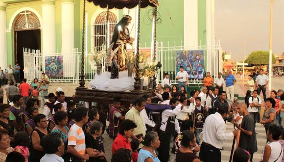 Cientos de personas llegan al templo de la Heroica Villa para vivir esta Semana Santa.