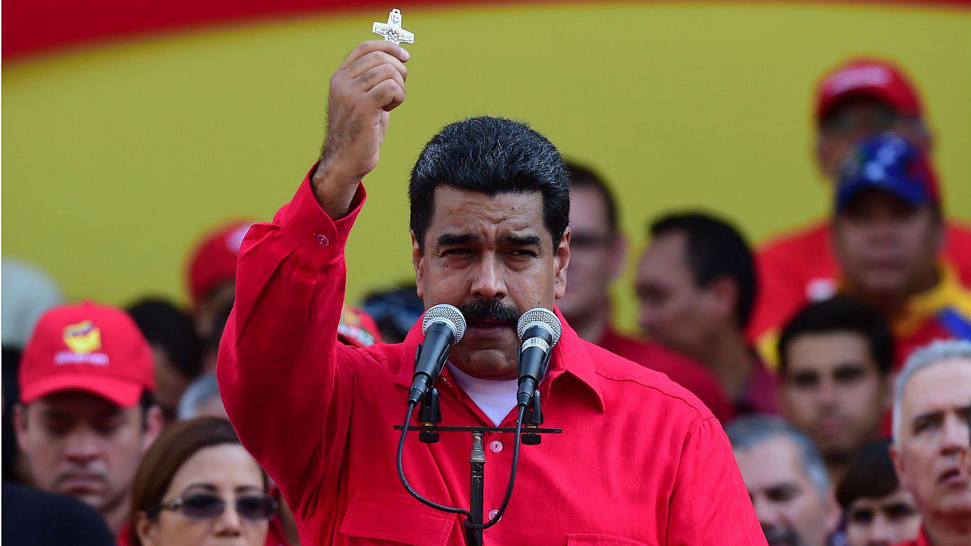 Nicolás Maduro convocó a poderes del Estado por "golpe parlamentario"