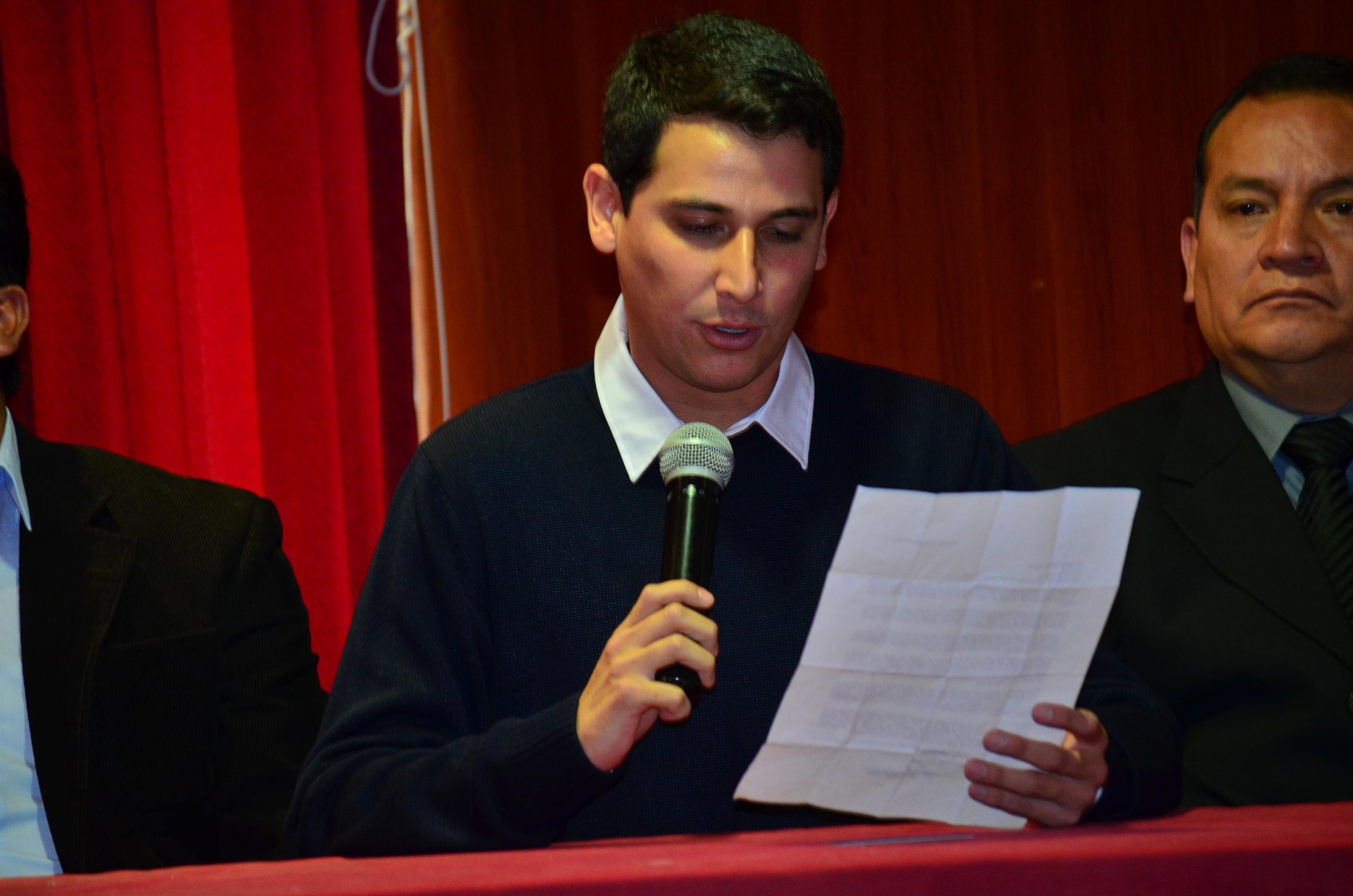 Cesar Combina presenta su  renuncia a Fuerza Popular 