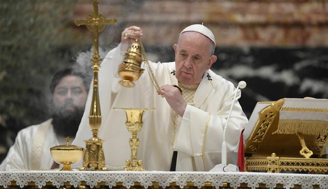 El papa Francisco, además, habló de los sacerdotes que son “calumniados” y que muchas veces “ni siquiera pueden ir por la calle” porque les insultan por los escándalos que han salpicado a la Iglesia. (AFP/VATICAN MEDIA).