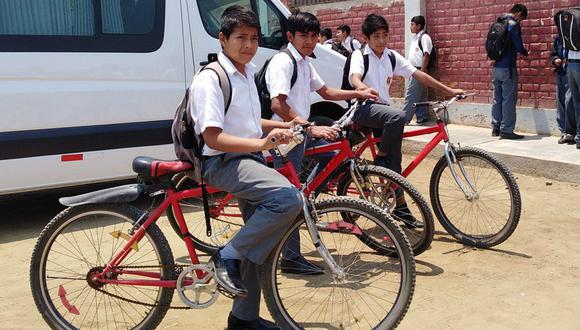 Minedu a través de "Rutas Solidarias" ayuda a estudiantes a transportarse en bicicletas