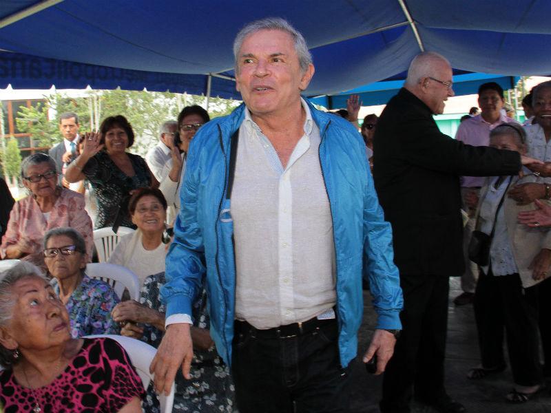 Luis Castañeda podría ser vacado por percibir doble sueldo