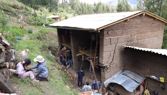 Vivienda termina con rajaduras e inhabitable tras fuertes lluvias en Huantar. (Foto: COER)