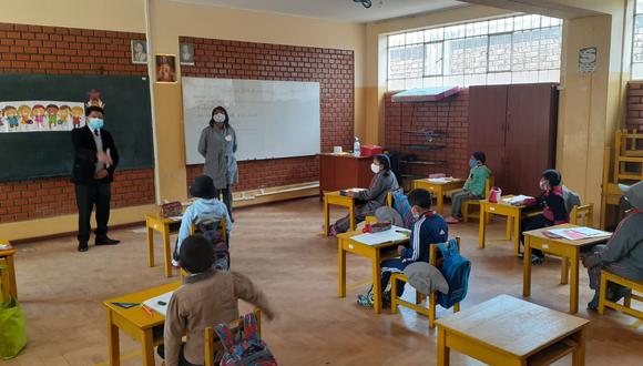 Escolares volvieron a las aulas luego de más de un año de enseñanza virtual