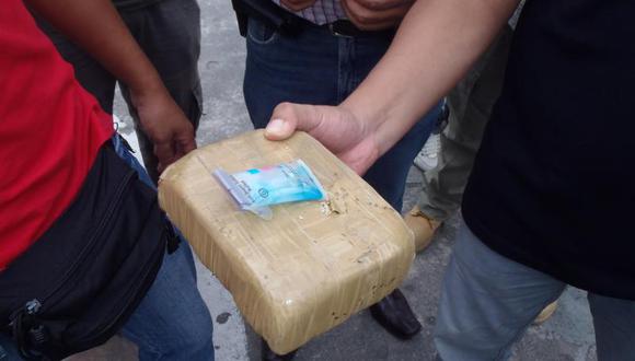 Incautan 27 kilos de droga y detienen a 2 personas en Aucayacu