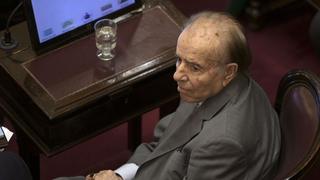 Argentina: expresidente Carlos Menem recibió alta hospitalaria tras recaída de neumonía