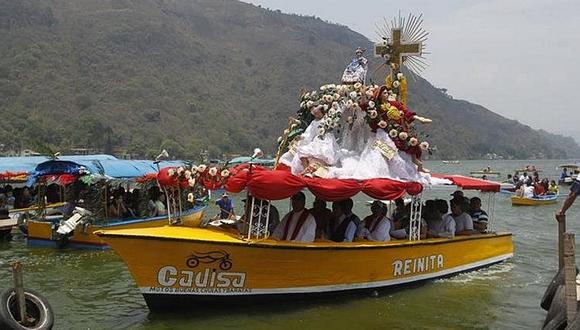 Guatemala: Católicos veneran a Niño Dios en procesión acuática