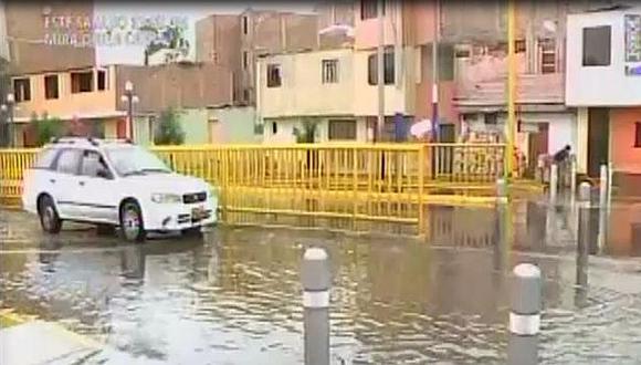 ​Aniego en Chorrillos: calles amanecen inundadas tras rotura de tubería
