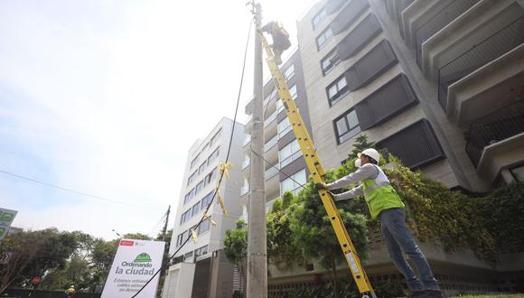 Personal edil ha retirado a la fecha un aproximado de 43 mil metros lineales de cableado aéreo en desuso. (Foto: Municipalidad de San Isidro)