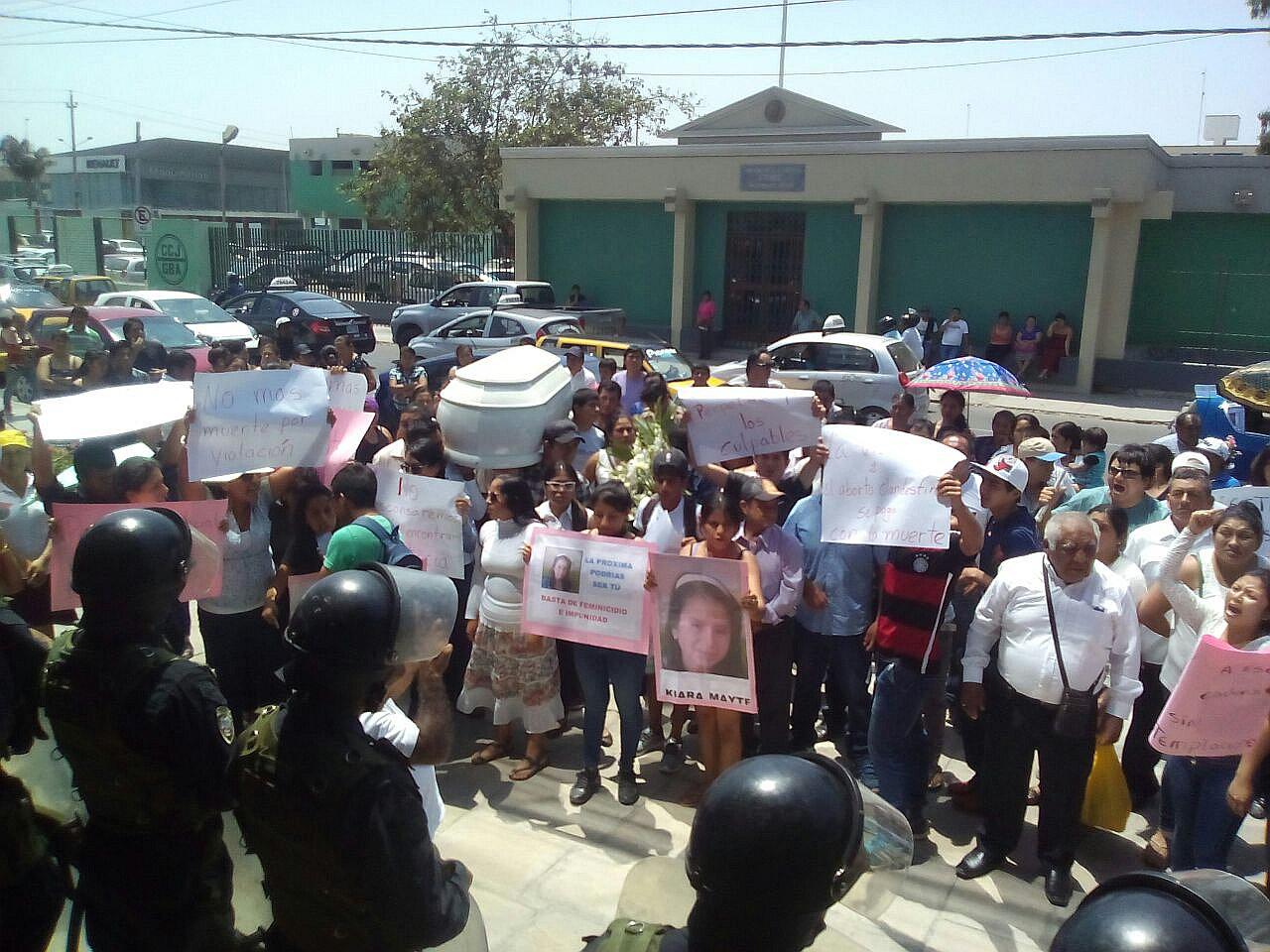 Chiclayo: Casi linchan a tío, supuesto violador de niña que murió por aborto (Vídeo)