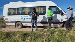Capturan a dos sujetos que minutos antes robaron el vehículo de un adulto mayor en Puno