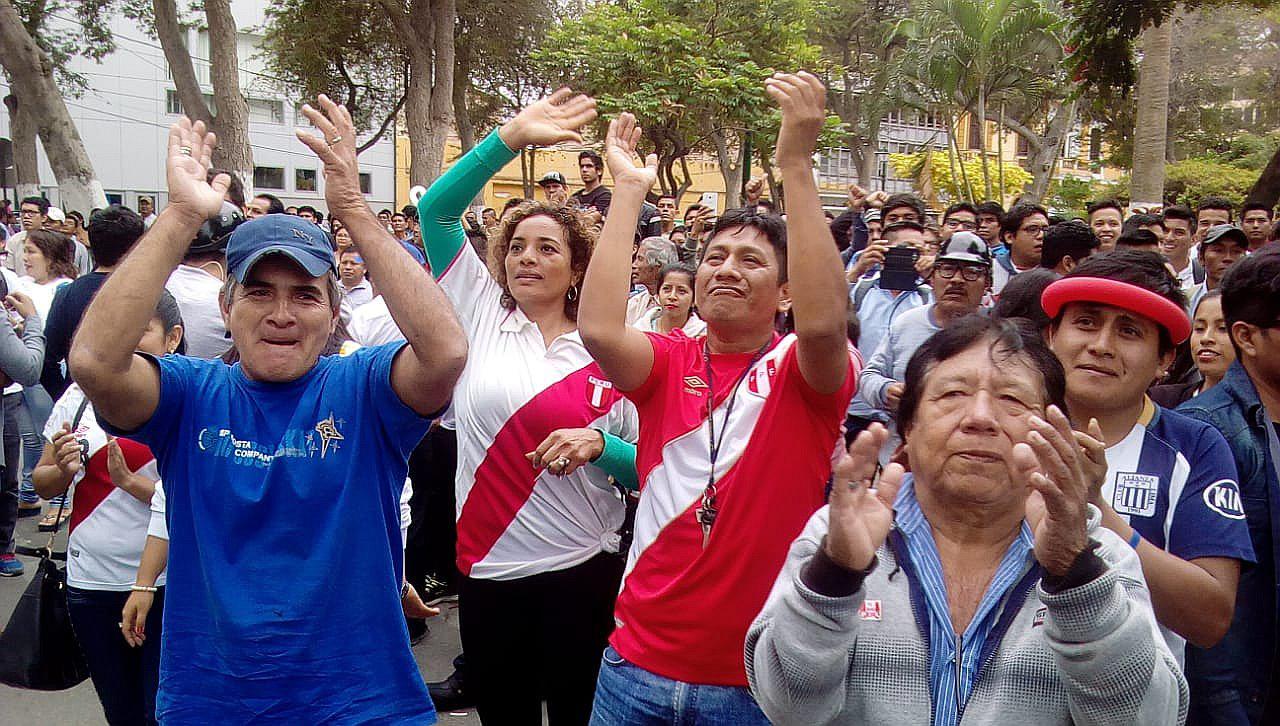 Piuranos celebran la victoria de la blanquirroja ante Australia (VIDEO)