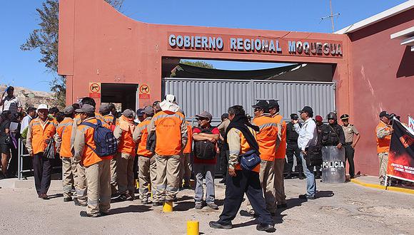 Obreros cierran puertas de GRM en reclamo porque no les pagan