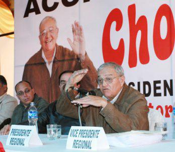 Tito Chocano encabeza
 preferencias para región