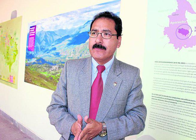 "Los periodistas deben de tener mayor confianza en su colegio para fortalecer su tribunal de ética"