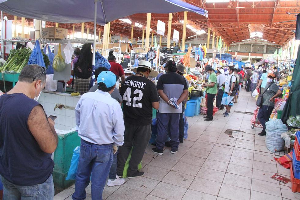 Descontrol en el mercado San Camilo por falta de serenos, policías (FOTOS)